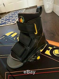 Liquid Force 2012 Watson Classic 138 Wakeboard Easy Boots Barely Used
